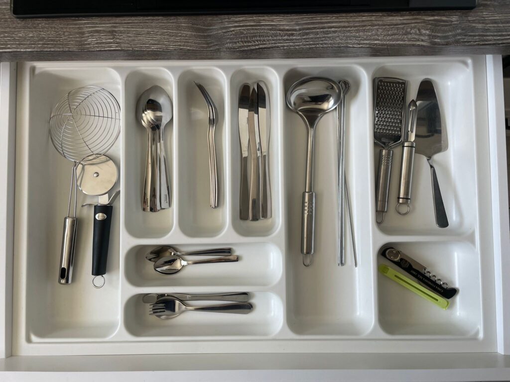 príborník do kuchyne